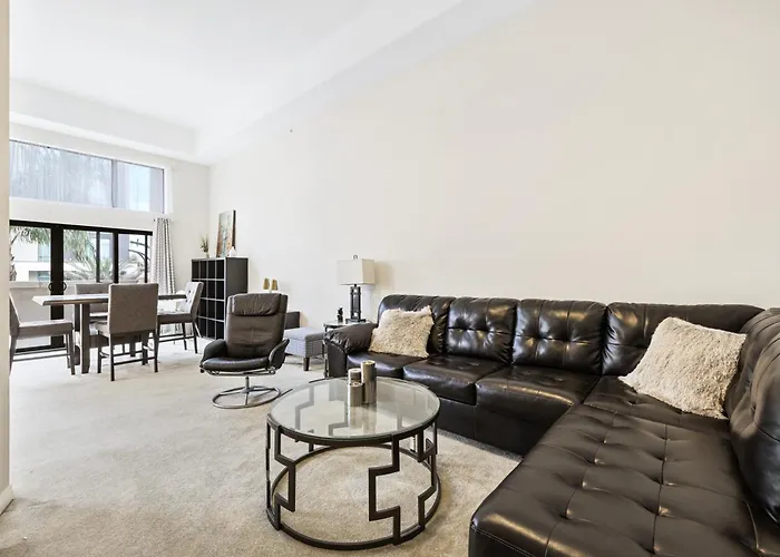 Ultimate La Vacation 2Br W Pool Above Shops