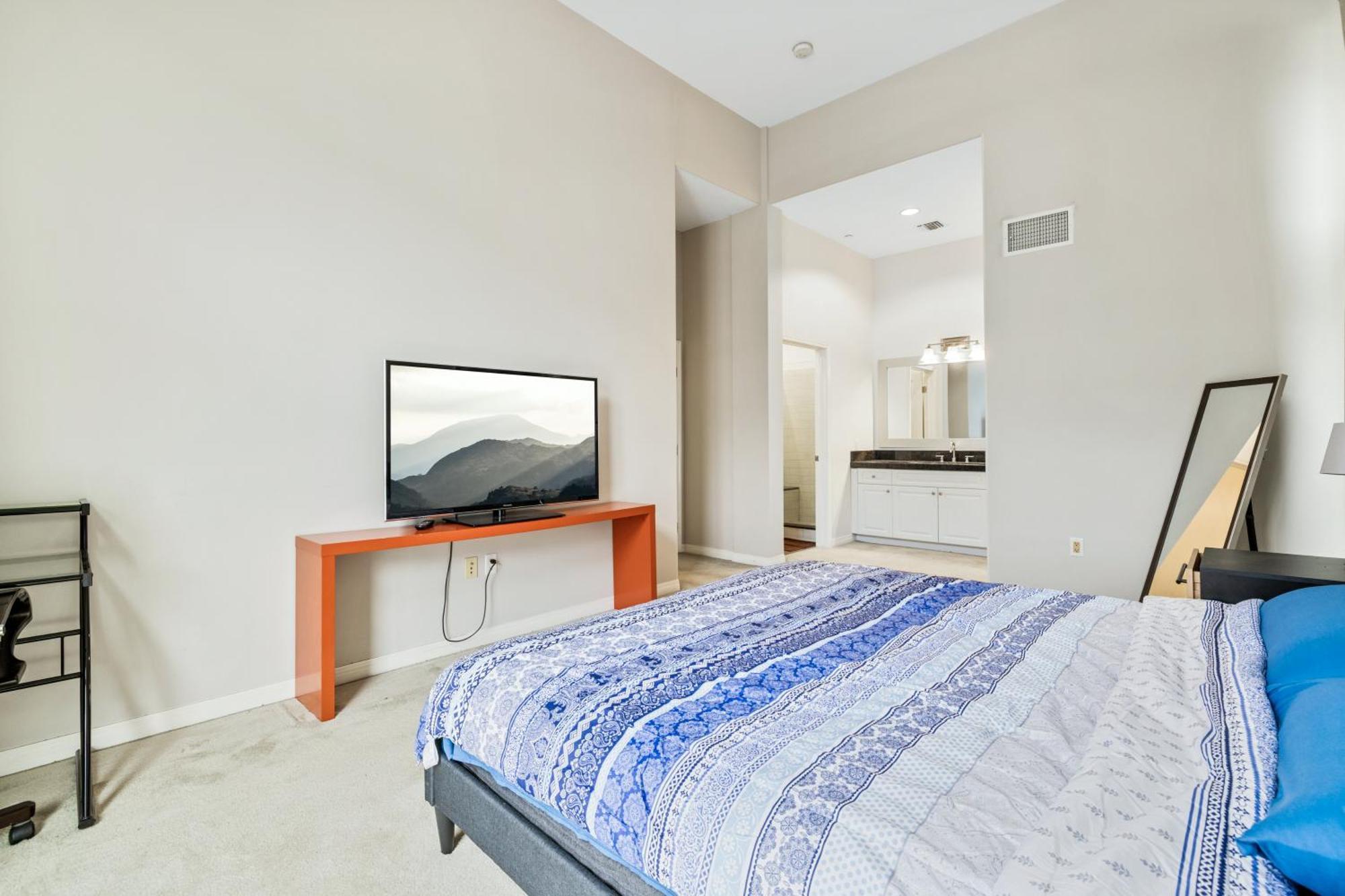 Ultimate La Vacation 2br W Pool Above Shops Monterey Park
