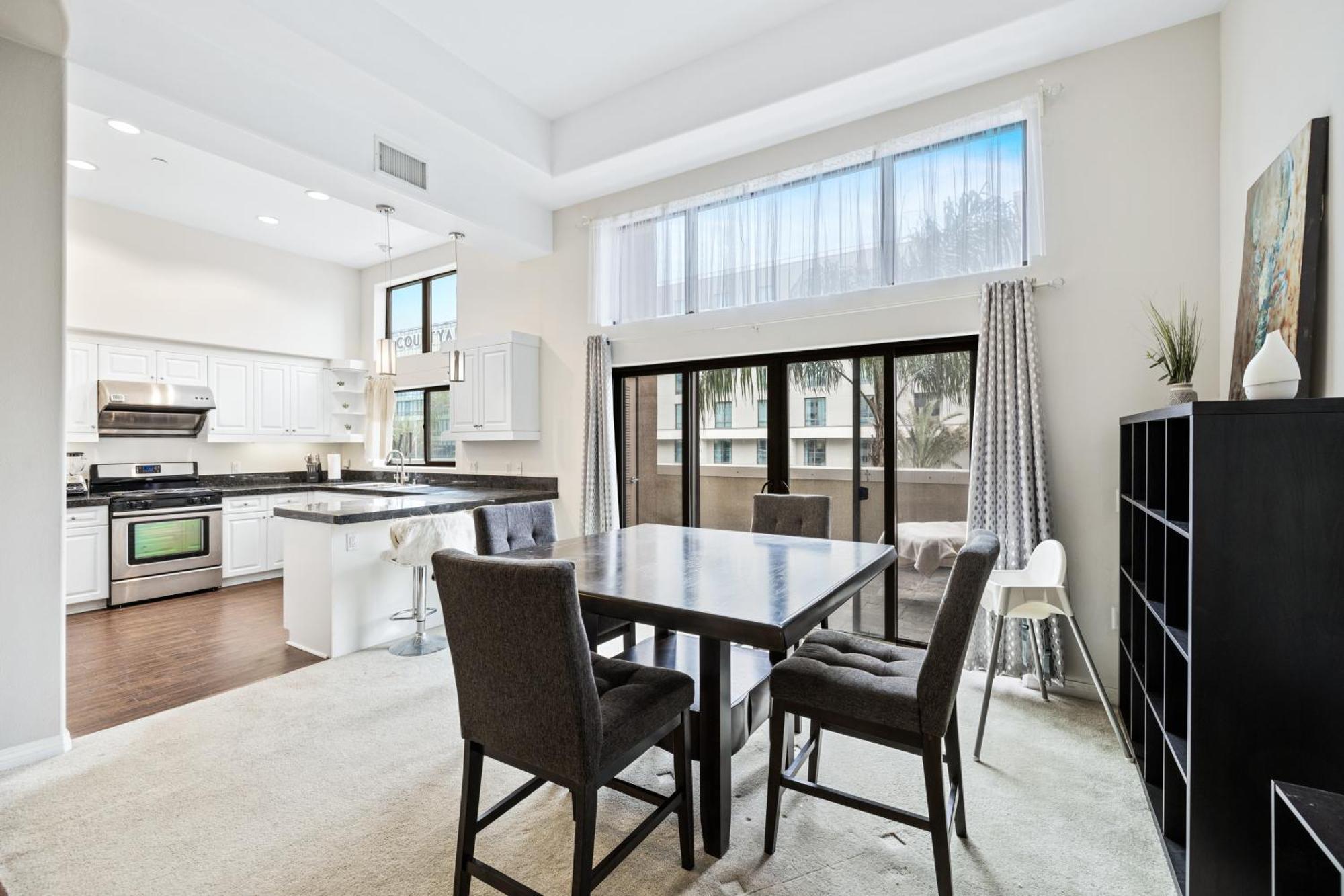Apartment Ultimate La Vacation 2br W Pool Above Shops Monterey Park