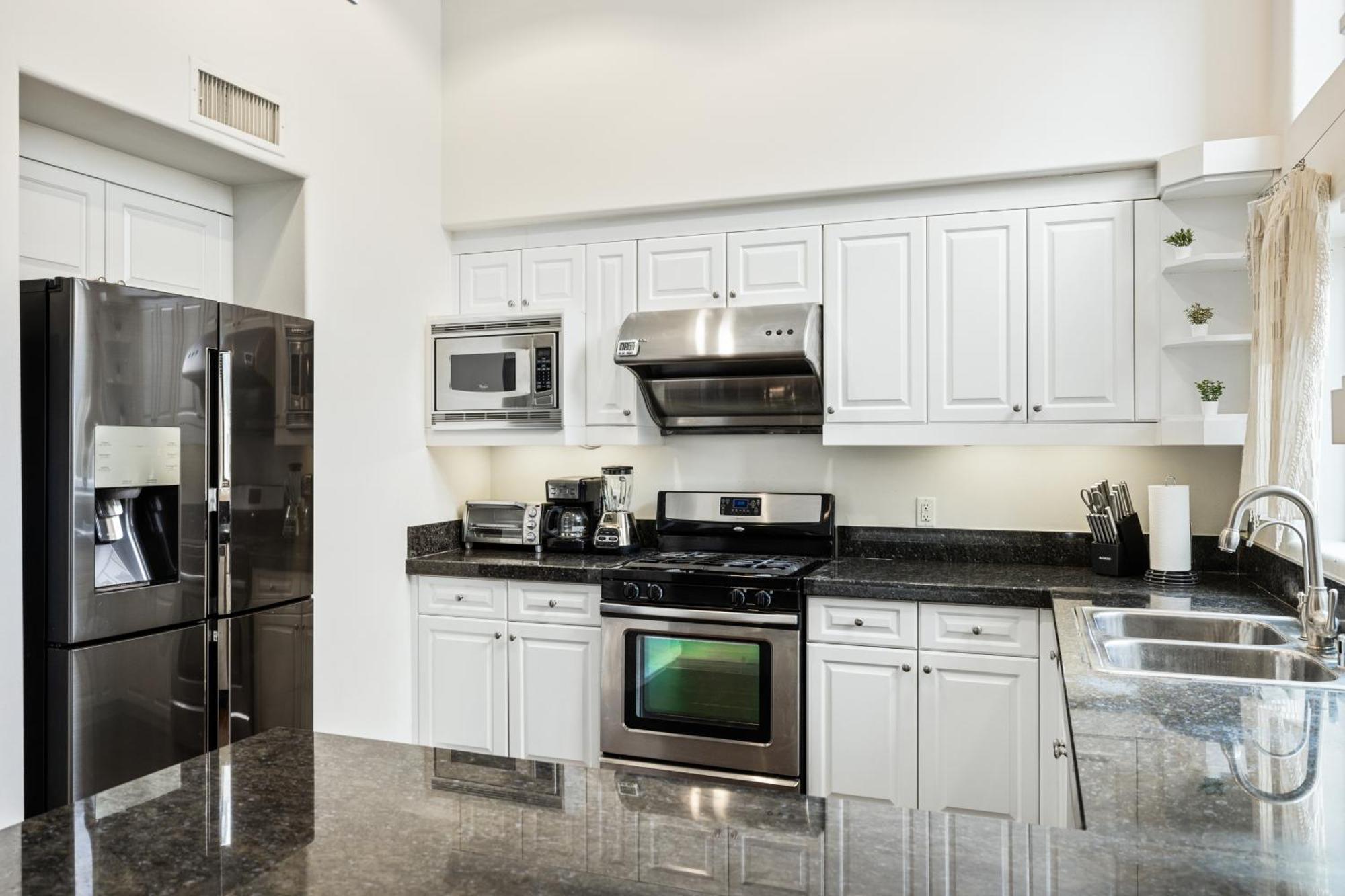 Ultimate La Vacation 2br W Pool Above Shops * Monterey Park